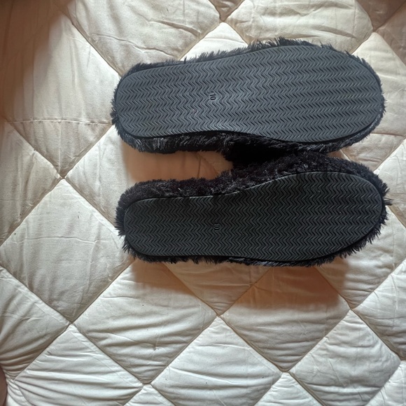 Fabletics Fuzzy Wuzzy size 10 slippers - Picture 2 of 2